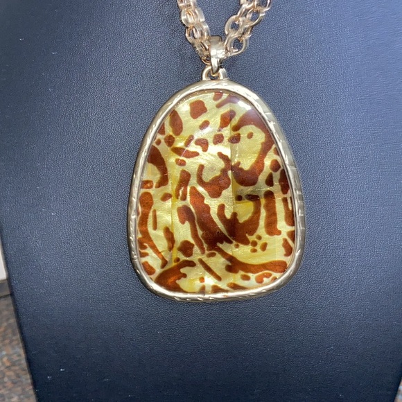 Gorgeous Animal Print Pendant Necklace - Picture 4 of 7